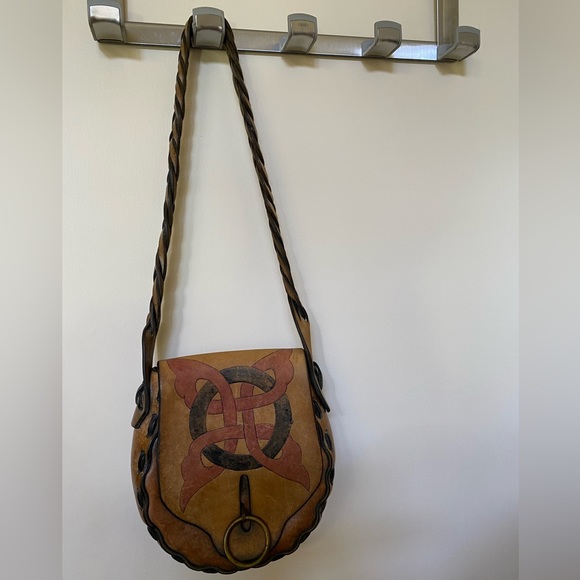 Vintage Handmade 1970’s leather crossbody bag braided strap tooled Celtic knot - Picture 15 of 16